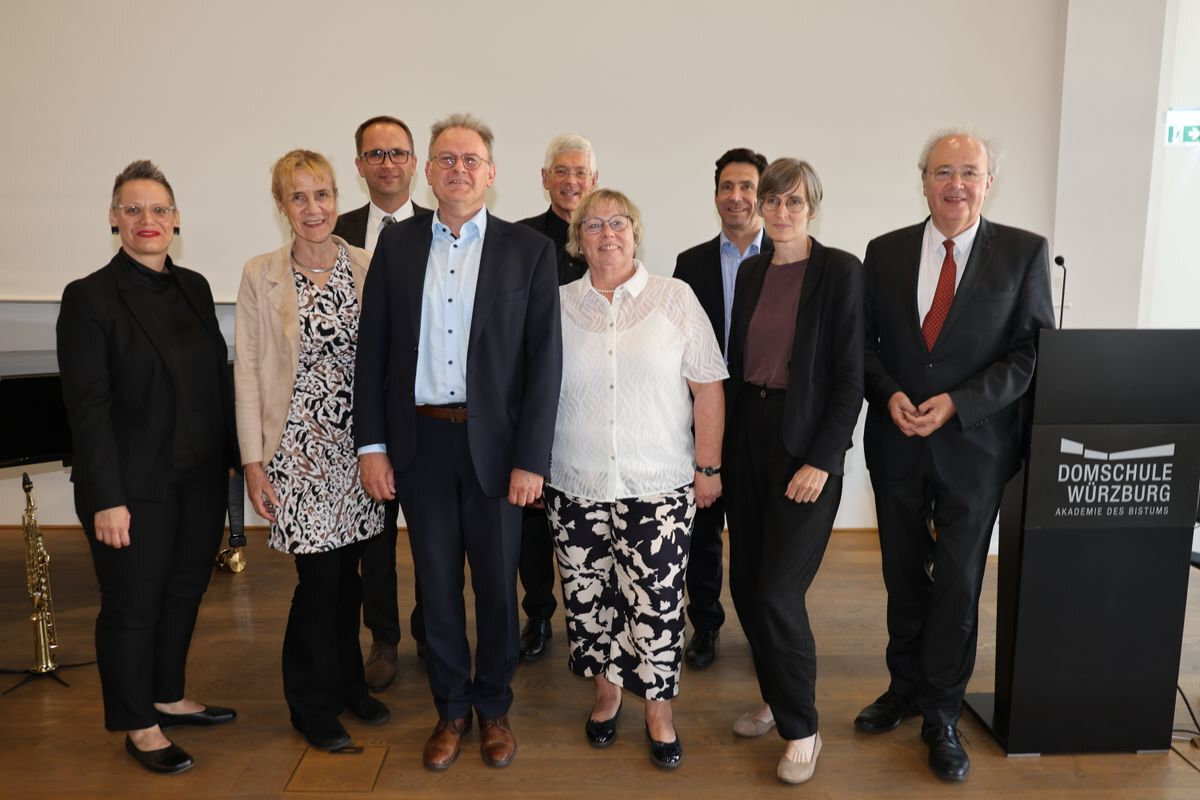 Foto Markus Hauck, Gruppenbild mit den Gastrednern