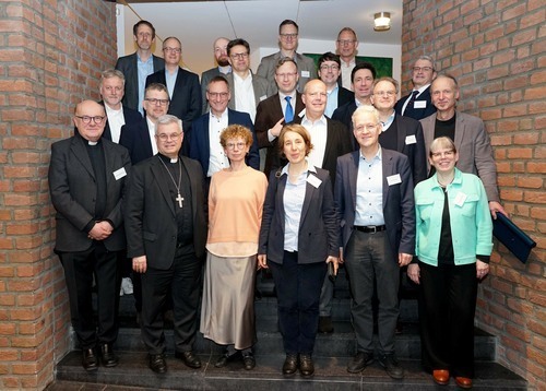 Erzbischof Dr. Udo Markus Bentz traf am Montag in der Katholischen Akademie Schwerte die Leiterinnen und Leiter der Katholischen Akademien zu deren Frühjahrstagung. Foto: Michael Bodin / Erzbistum Paderborn
